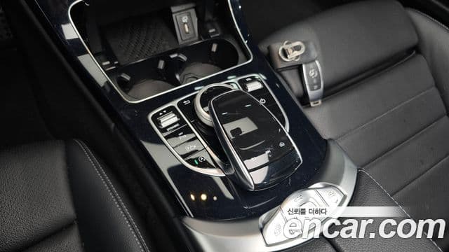 Mercedes-Benz C-Class 2019 — ფოტო 17/20