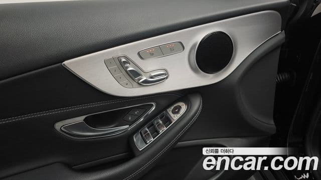 Mercedes-Benz C-Class 2019 — ფოტო 18/20