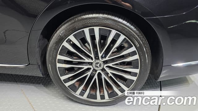 Mercedes-Benz S-Class 2022 — Photo 21/35