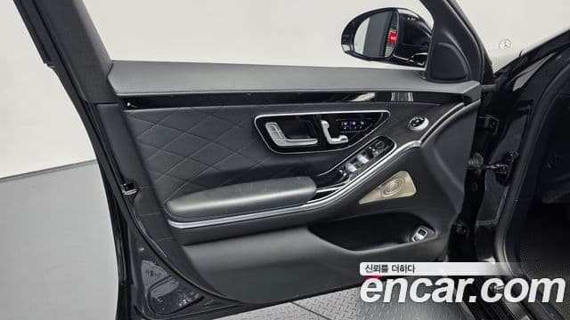 Mercedes-Benz S-Class 2022 — Photo 6/35