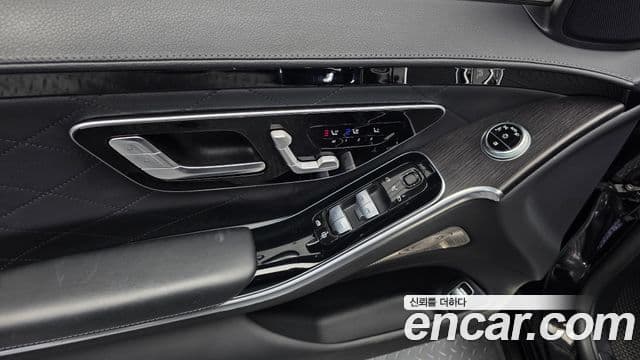 Mercedes-Benz S-Class 2022 — Photo 17/35