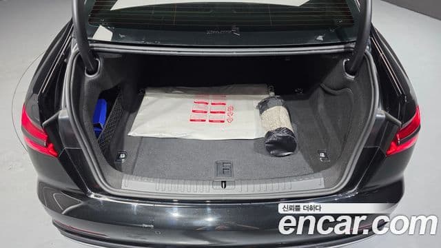 Audi A6 2021 — Şəkil 18/20