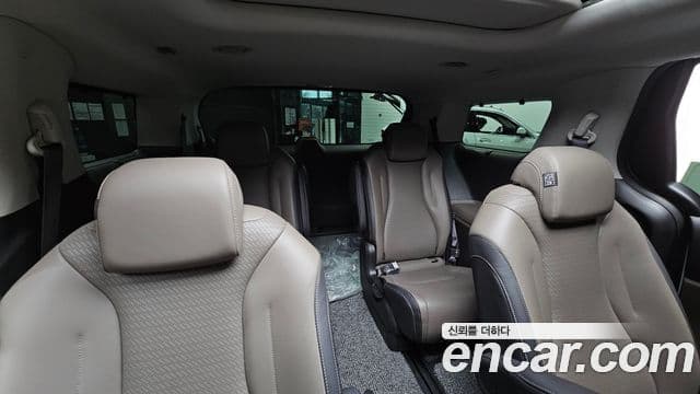 Kia Carnival 2024 — Şəkil 8/44