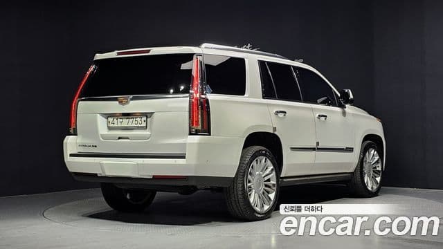 Cadillac Escalade 2019 — ფოტო 2/20
