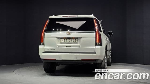 Cadillac Escalade 2019 — ფოტო 4/20