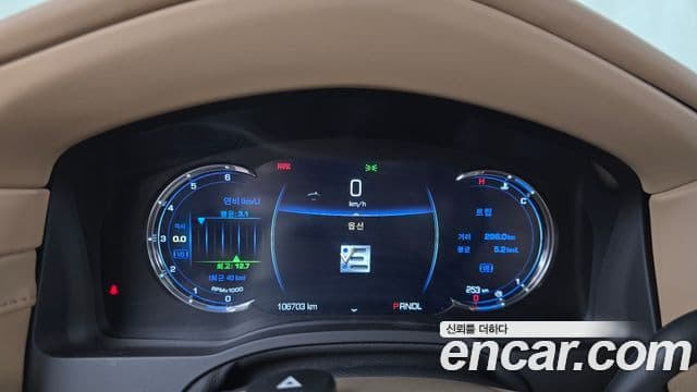 Cadillac Escalade 2019 — ფოტო 8/20