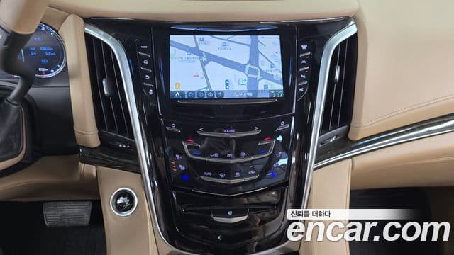 Cadillac Escalade 2019 — ფოტო 14/20
