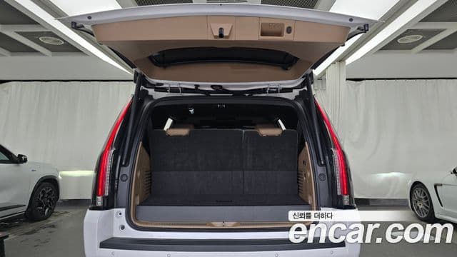 Cadillac Escalade 2019 — ფოტო 20/20