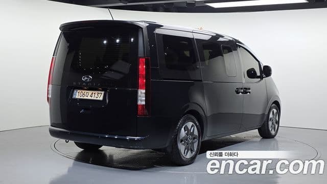 Hyundai Staria 2021 — ფოტო 2/20