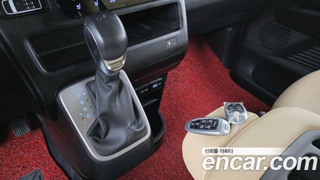 Hyundai Staria 2021 — ფოტო 9/20