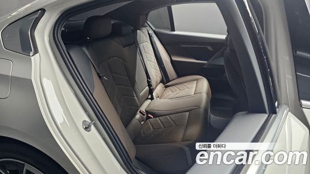BMW 5 Series 2024 — Şəkil 11/20