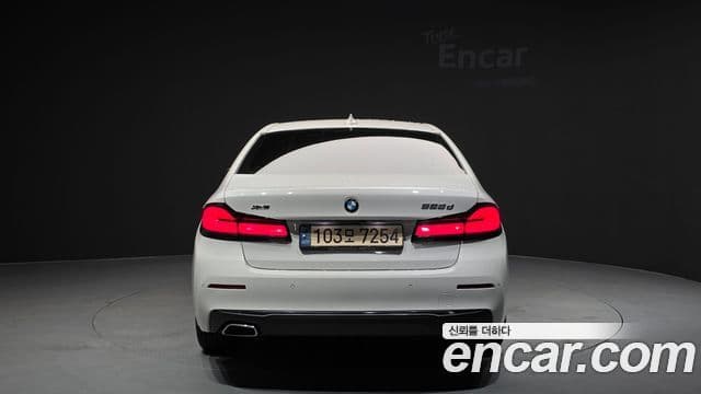 BMW 5 Series 2021 — ფოტო 3/20