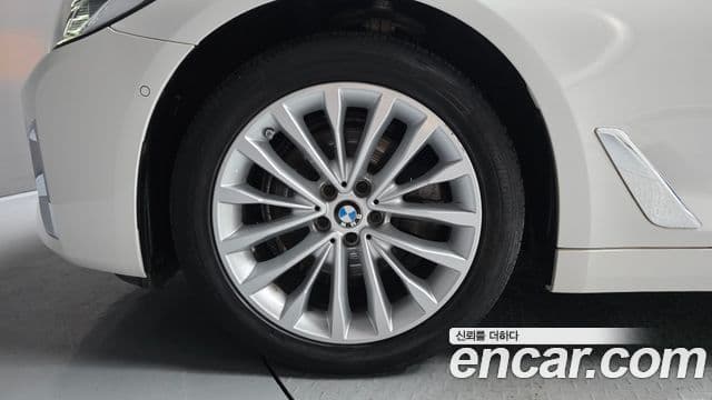 BMW 5 Series 2021 — ფოტო 4/20