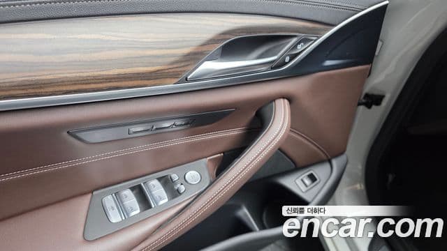 BMW 5 Series 2021 — ფოტო 18/20