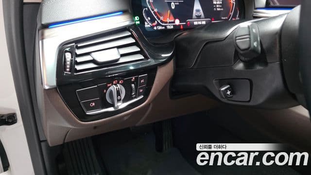 BMW 5 Series 2021 — ფოტო 20/20