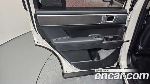 Hyundai Santa Fe 2023 — ფოტო 32/33