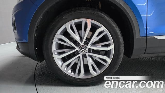 Volkswagen T-Roc 2022 — ფოტო 5/20