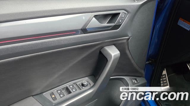 Volkswagen T-Roc 2022 — ფოტო 18/20