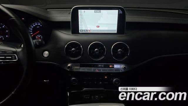 Kia Stinger 2018 — Фото 14/20