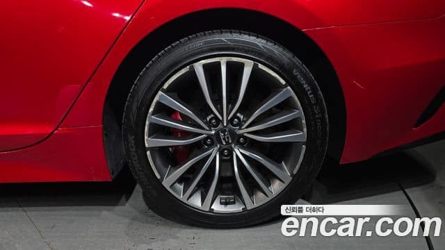 Kia Stinger 2018 — Şəkil 32/36