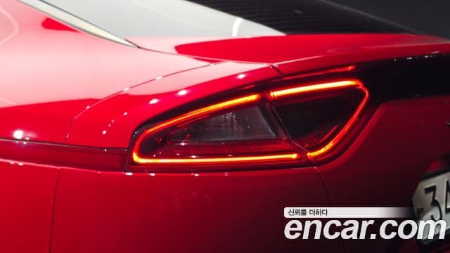 Kia Stinger 2018 — Şəkil 35/36