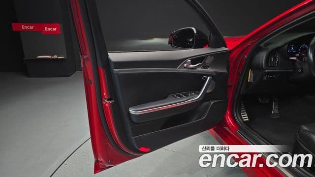 Kia Stinger 2018 — Şəkil 36/36