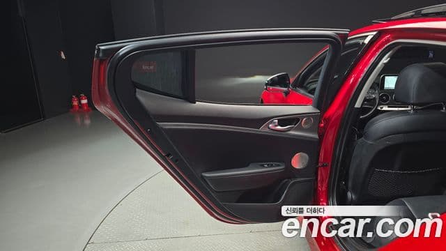 Kia Stinger 2018 — Şəkil 31/36
