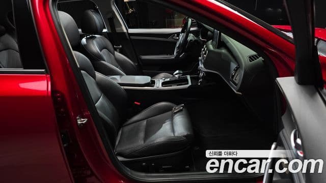 Kia Stinger 2018 — Şəkil 33/36