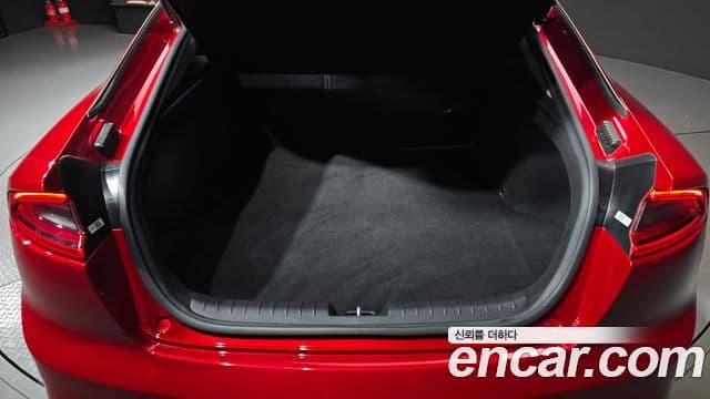 Kia Stinger 2018 — Şəkil 23/36