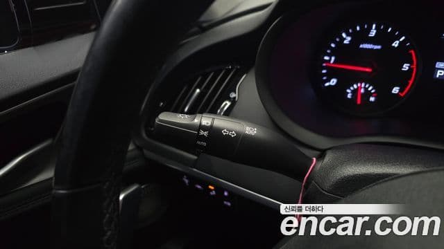 Kia Stinger 2018 — Şəkil 7/36