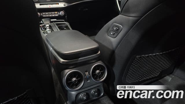 Kia Stinger 2018 — Şəkil 21/36