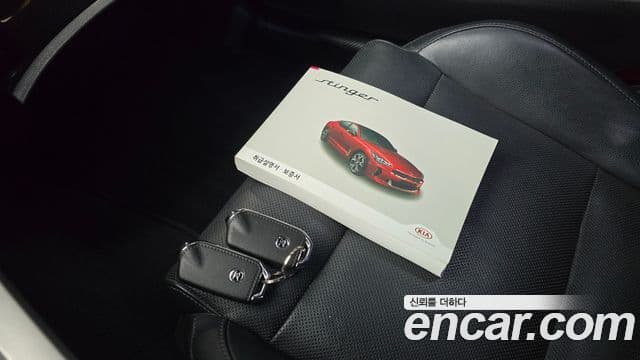 Kia Stinger 2018 — Şəkil 11/36