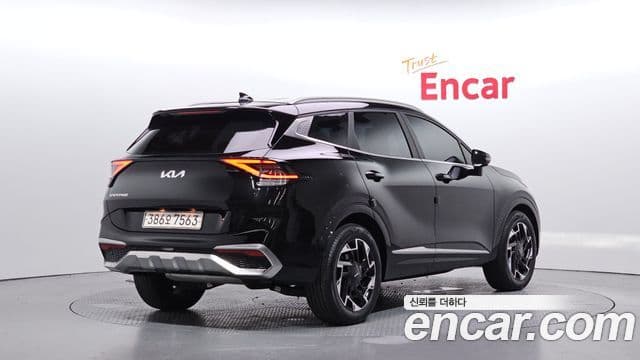 Kia Sportage 2022 — Фото 1/20
