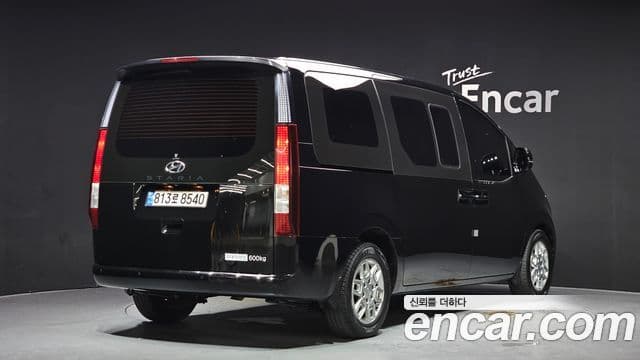 Hyundai Staria 2023 — ფოტო 2/20