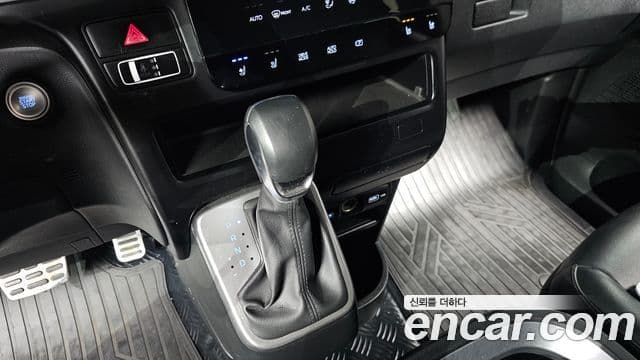 Hyundai Staria 2023 — ფოტო 9/20