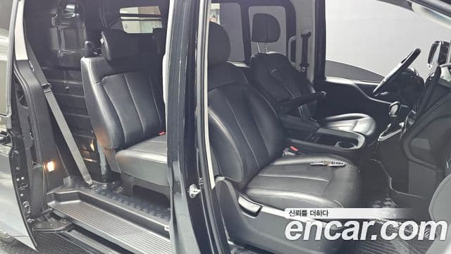 Hyundai Staria 2023 — ფოტო 10/20
