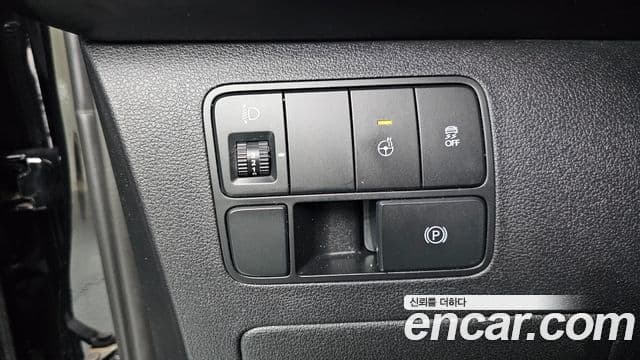 Hyundai Staria 2023 — ფოტო 18/20
