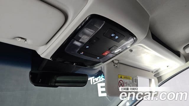 Hyundai Staria 2023 — ფოტო 19/20