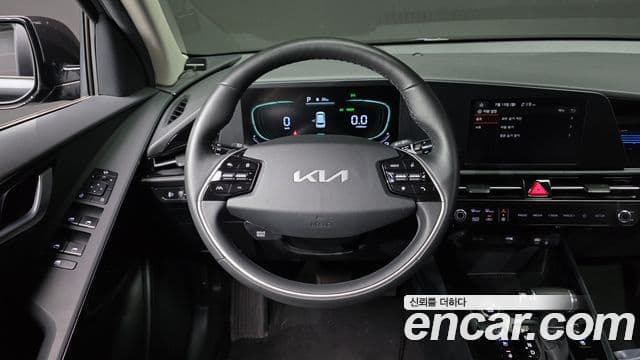 Kia Niro 2022 — Фото 13/20