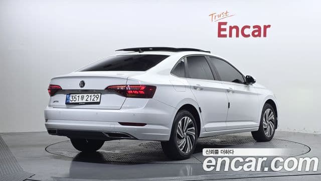 Volkswagen Jetta 2020 — ფოტო 2/20