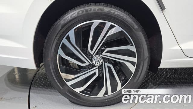 Volkswagen Jetta 2020 — ფოტო 5/20