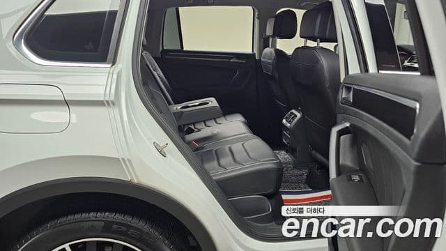 Volkswagen Tiguan 2022 — ფოტო 11/20
