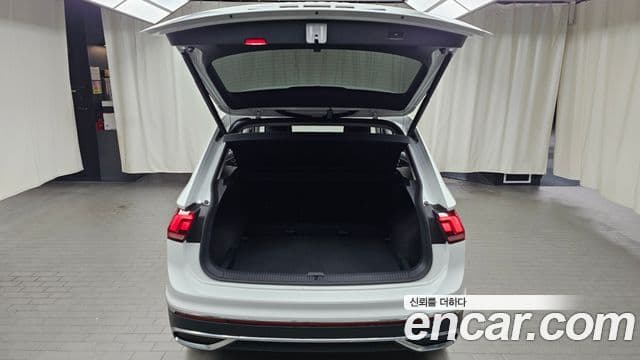 Volkswagen Tiguan 2022 — Şəkil 16/20