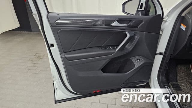 Volkswagen Tiguan 2022 — Photo 23/32