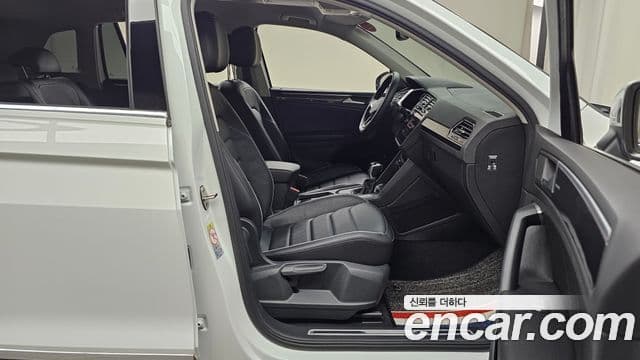 Volkswagen Tiguan 2022 — Photo 25/32