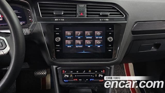Volkswagen Tiguan 2022 — Photo 12/32