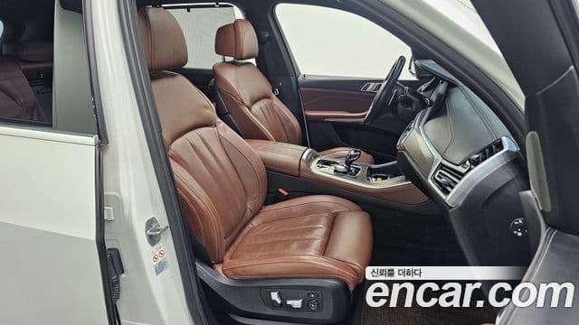 BMW X5 2021 — Şəkil 22/32