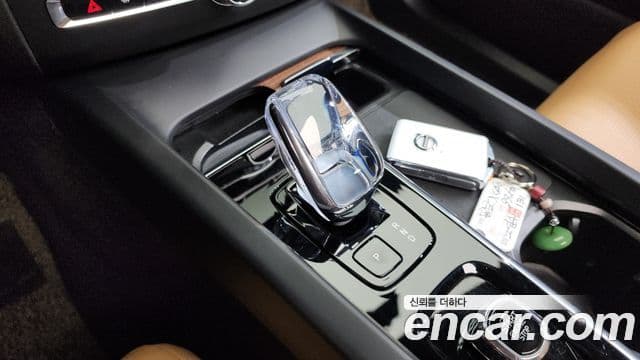 Volvo XC60 2024 — Şəkil 9/20