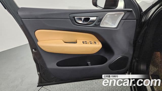 Volvo XC60 2024 — Photo 18/35