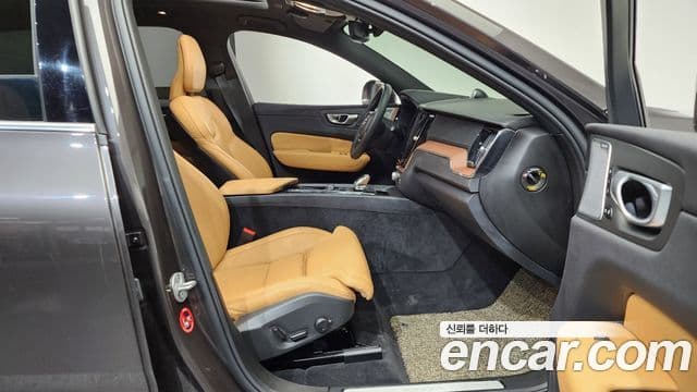 Volvo XC60 2024 — Photo 27/35